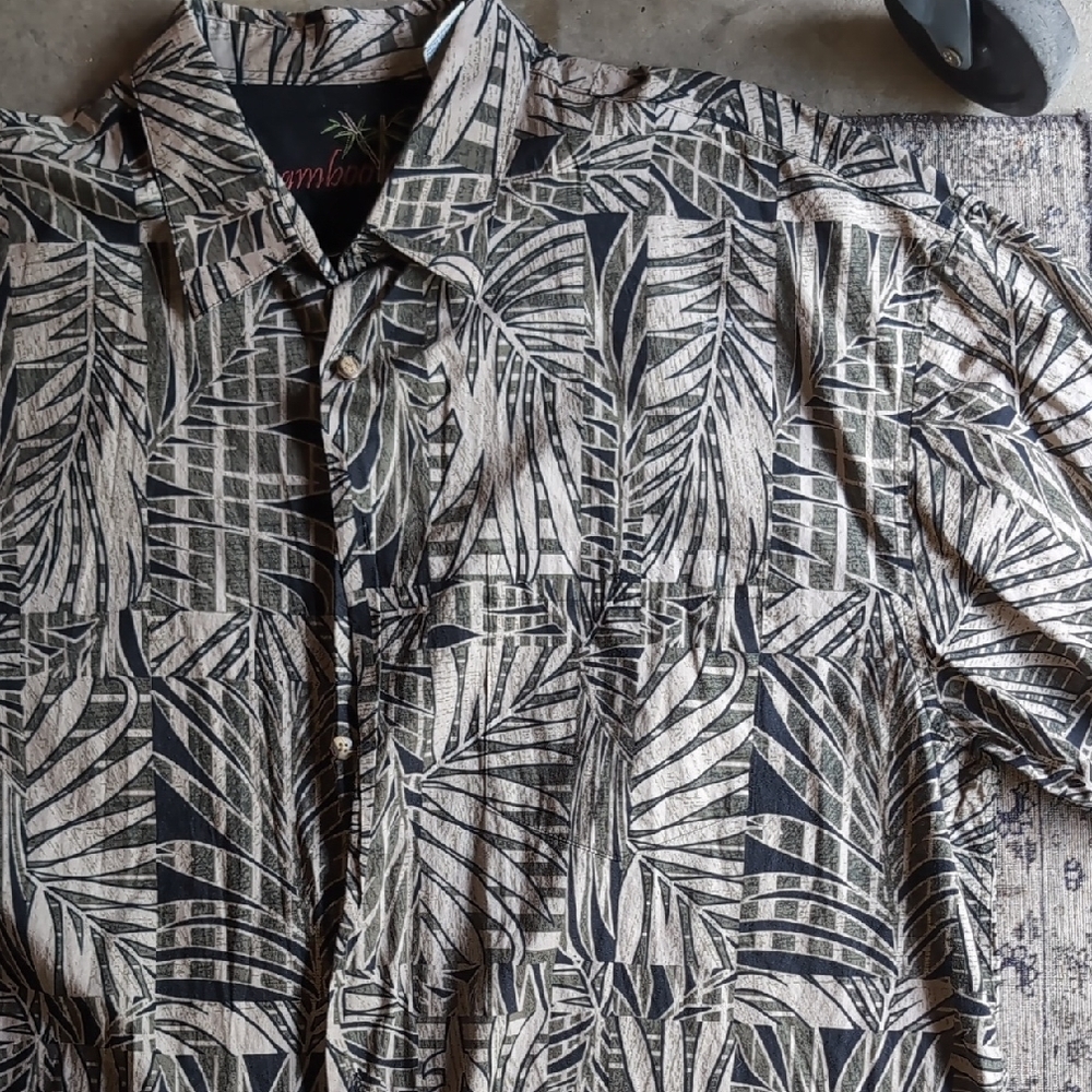 vintage Bamboo Cay 100% Cotton Tropical Leaf Print Button-Up Shirt